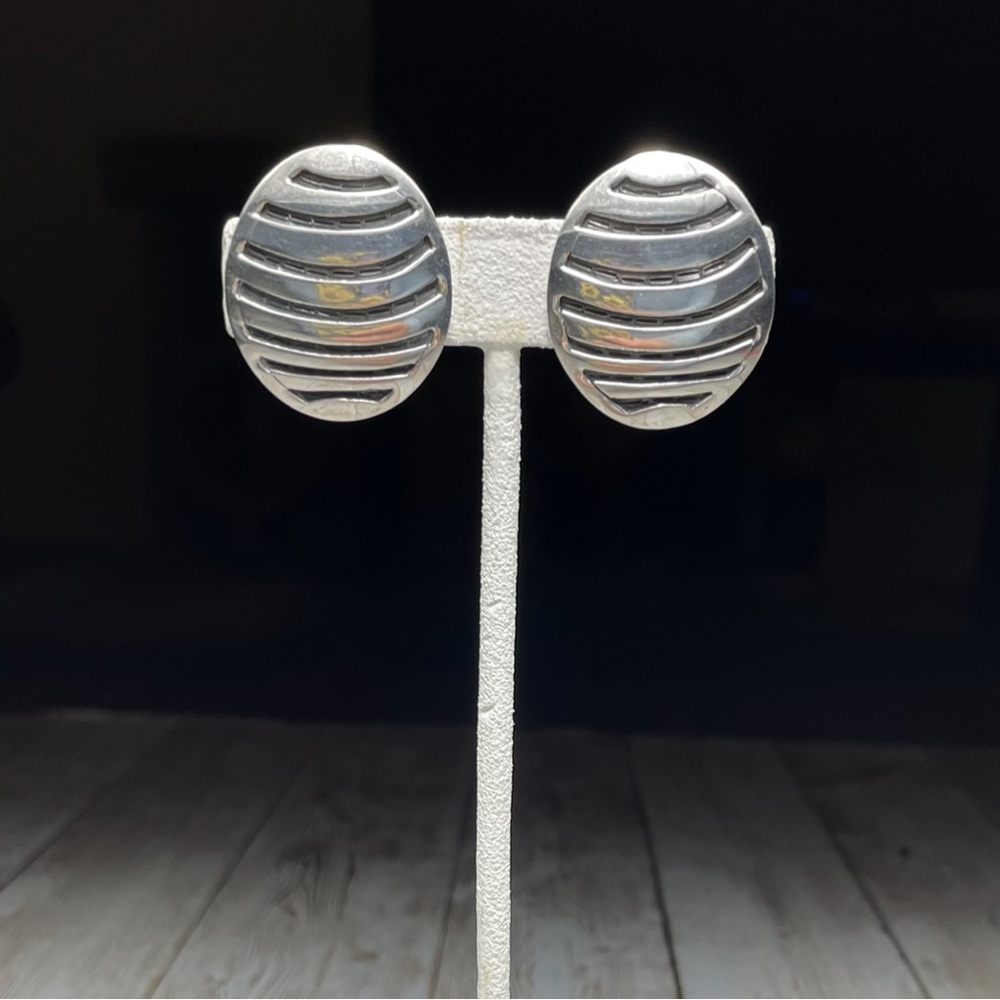 VINTAGE MEXICAN SILVER CLIP ON EARRINGS